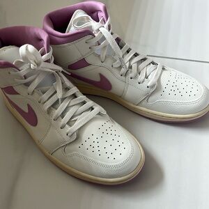 Nike Air Jordan 1 Mid women’s Bq6472-162 no box light purple leather